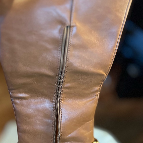 Brown Leather Knee-High Boots with Gold Chain - Picture 7 of 8